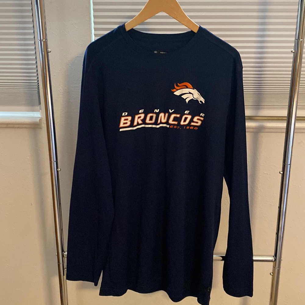 Men’s Denver Broncos LS T Shirt. Excellent Condition!